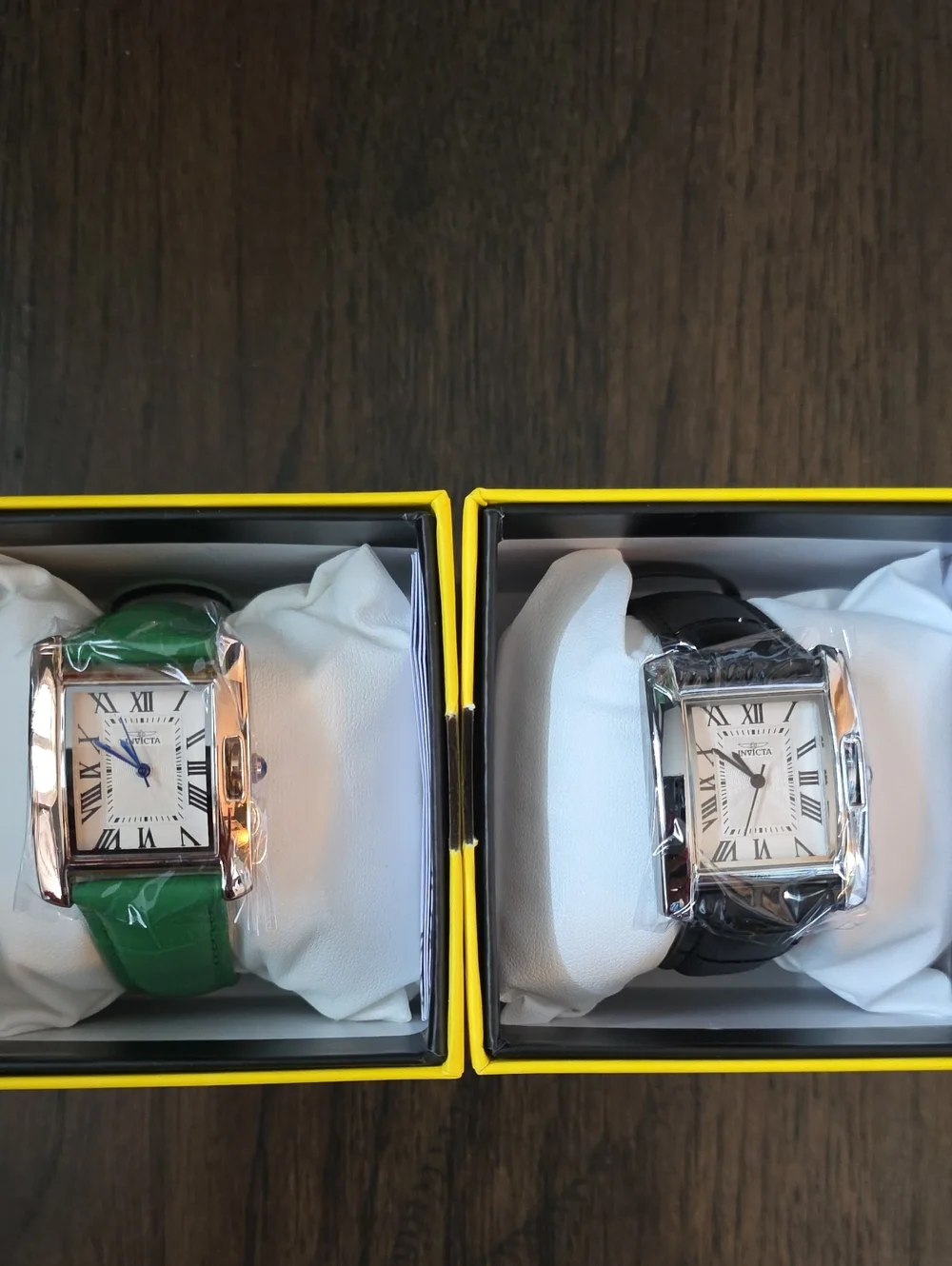 585.  Pair Of Women's Invicta Watches. Green/rose Gold And Black/silver 30mm
